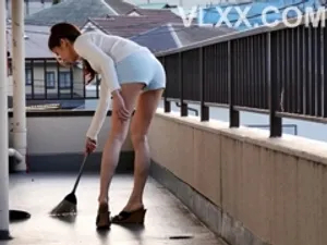 Biết bạn gái của con trai thiếu thốn, bố gã chồng lợi dụng điểm yếu này để tấn công