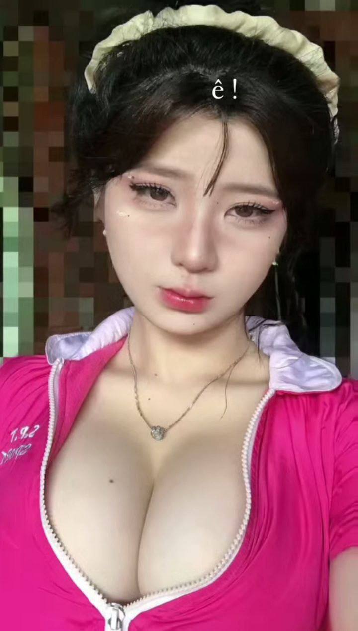 CAWD-572 Shion Chibana, một vận động viên trượt băng nghệ thuật đang hướng tới tầm thế giới. Cơ thể lực lưỡng chưa phát triển của cô được tạo ra để xuất tinh bằng một piston dính.